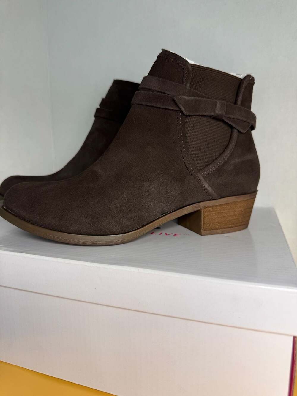 Isaac Mizrahi Live! Gracie Ankle Boots Size 8M Chocolate Suede Chelsea